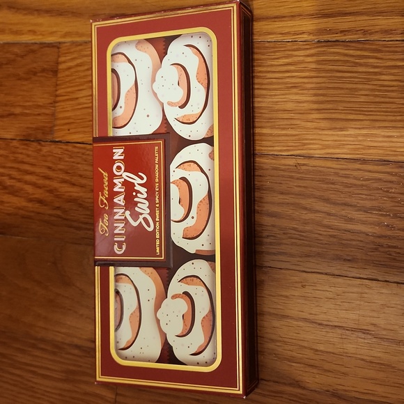 Too Faced Cinnamon Swirl Palette - Picture 2 of 3